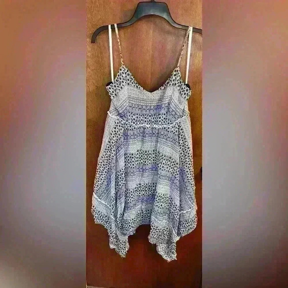 LuLu’s Women’s strappy dress - Picture 3 of 5